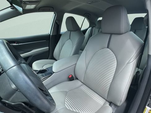 Used 2023 Toyota Camry SE FWD image 12