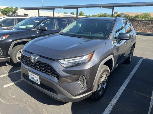 Used 2024 Toyota RAV4 LE AWD/4WD image 4