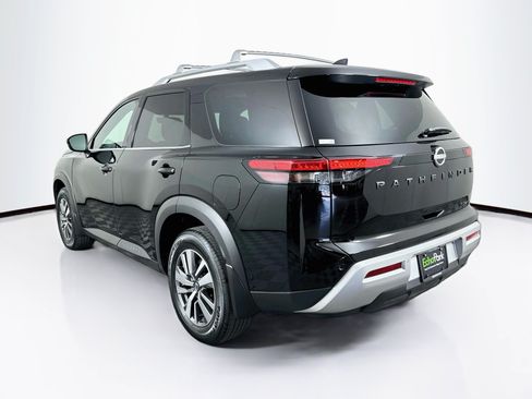 Used 2023 Nissan Pathfinder SL w/ Black Appearance Package AWD/4WD image 5
