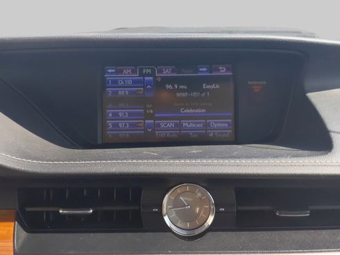 Used 2013 Lexus ES 300h w/ Luxury Pkg FWD image 25