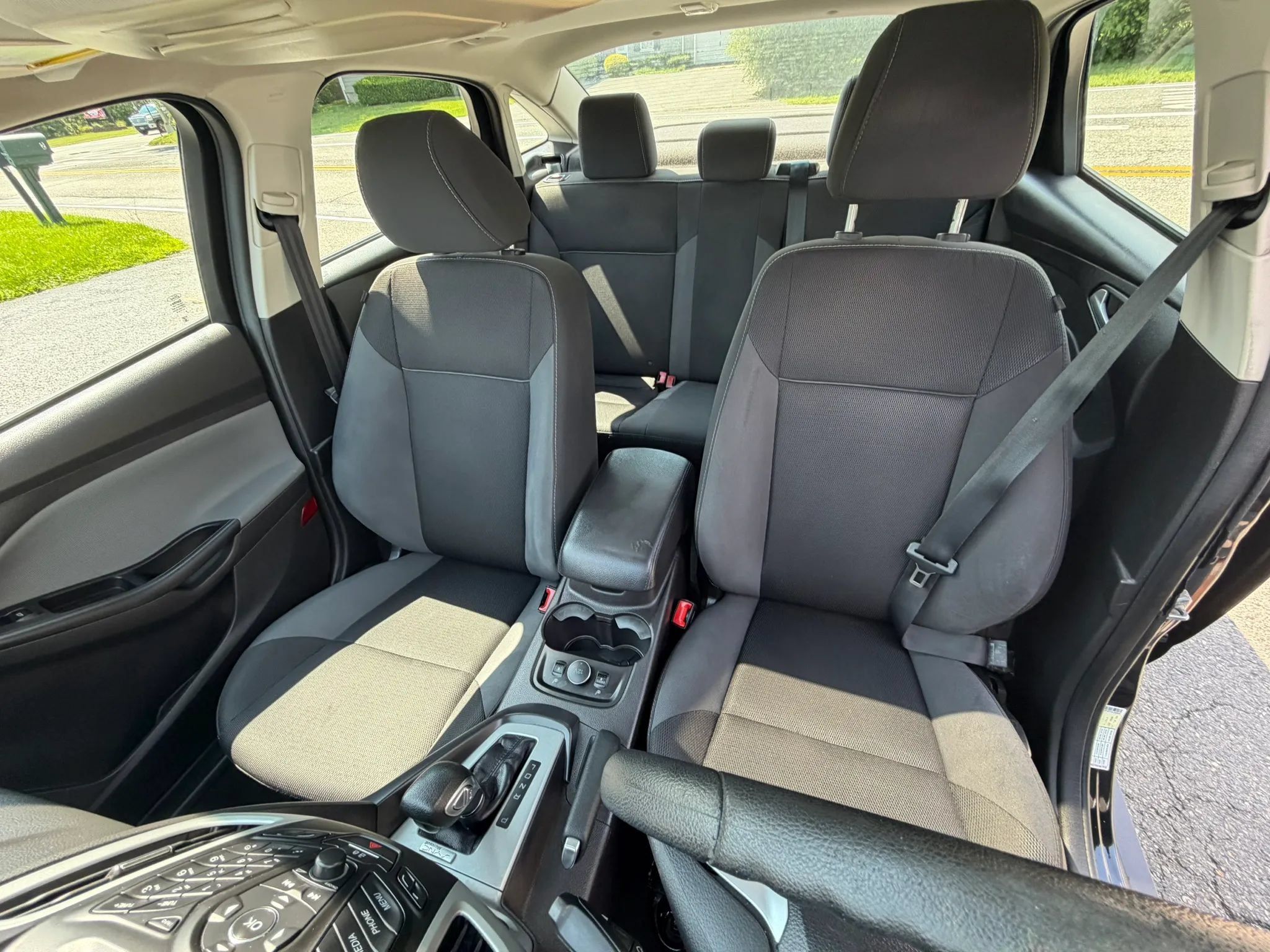 Used 2014 Ford Focus SE w/ SE Winter Package FWD image 14