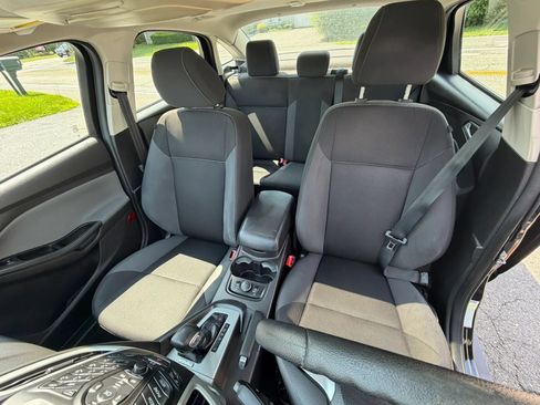 Used 2014 Ford Focus SE w/ SE Winter Package FWD image 14