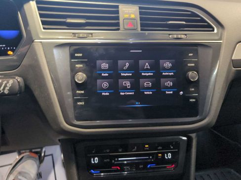 Used 2022 Volkswagen Tiguan SE R-Line AWD/4WD image 12