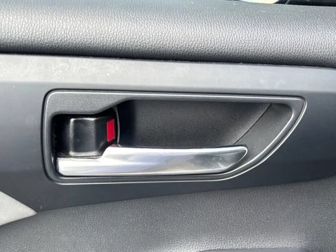 Used 2020 Toyota Highlander XLE FWD image 8