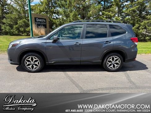 Used 2022 Subaru Forester Premium AWD/4WD image 1