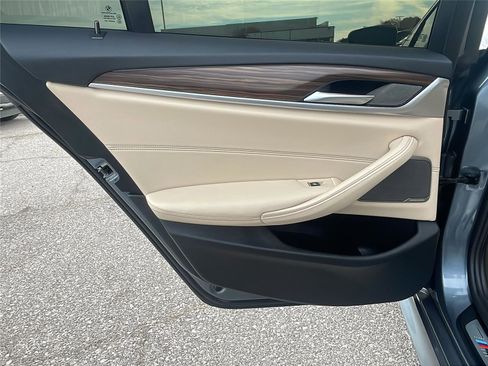 Used 2022 BMW 540i w/ M Sport Package image 17