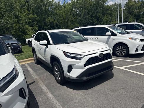 Used 2025 Toyota RAV4 XLE AWD/4WD image 5