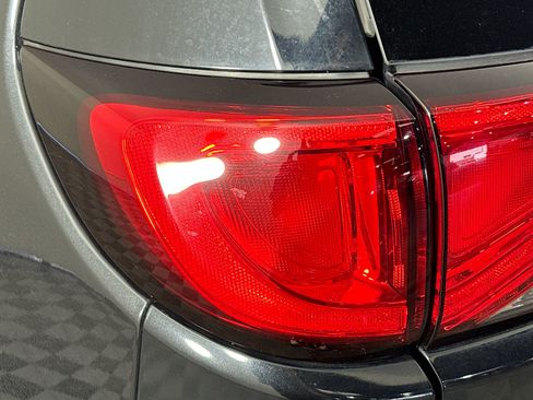 Used 2022 Chrysler Voyager LX FWD image 34