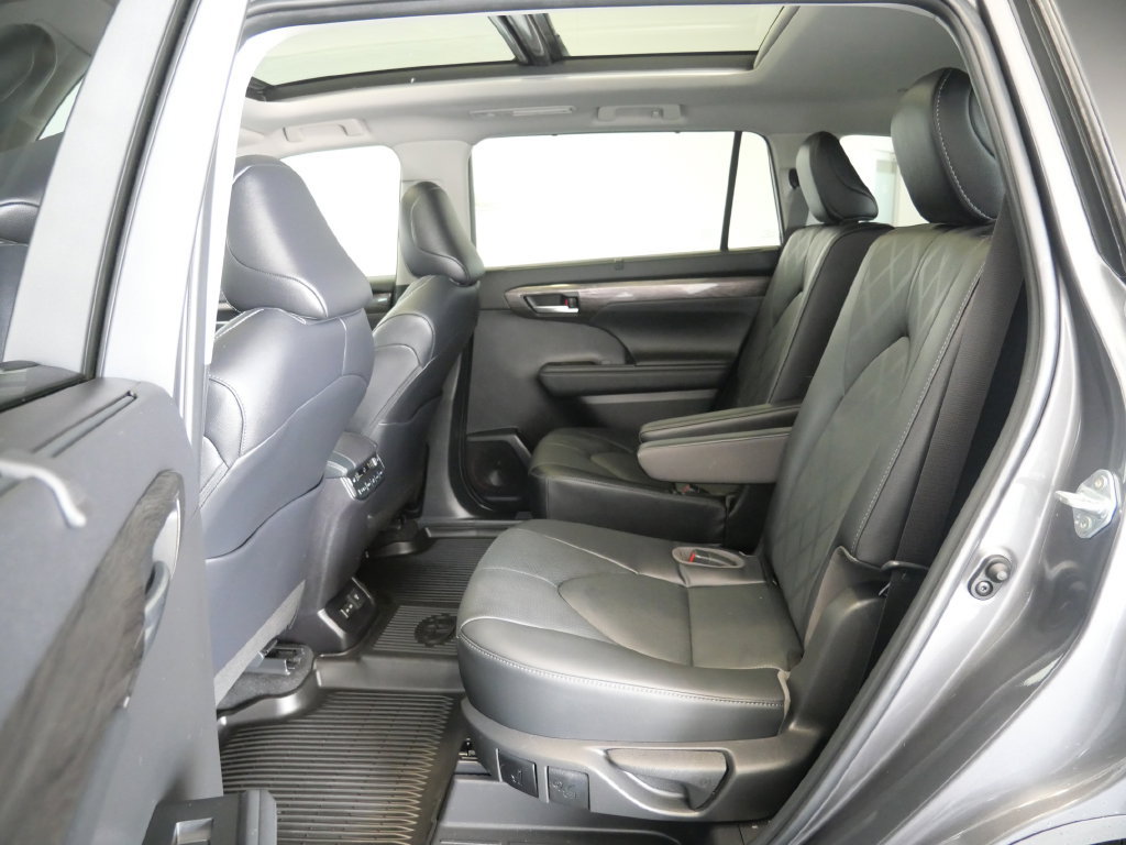 Used 2023 Toyota Highlander Platinum AWD/4WD image 26