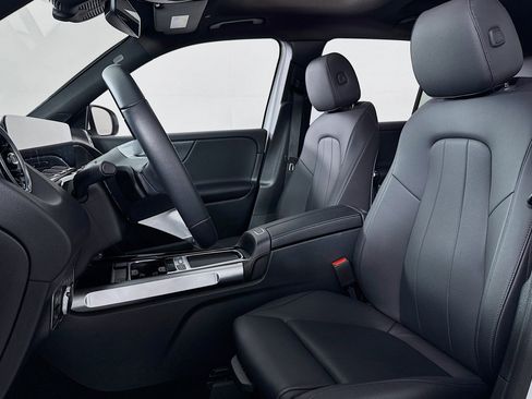 Certified 2026 Mercedes-Benz GLB 250 image 18