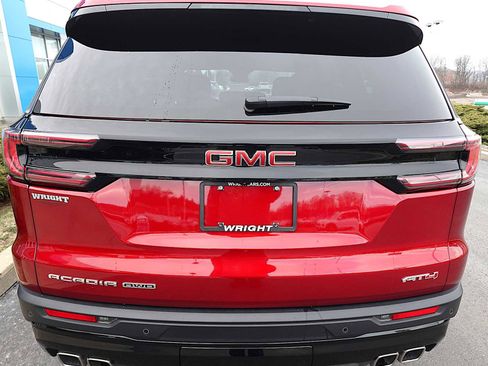 Used 2025 GMC Acadia AT4 w/ Luxury Package AWD/4WD image 4