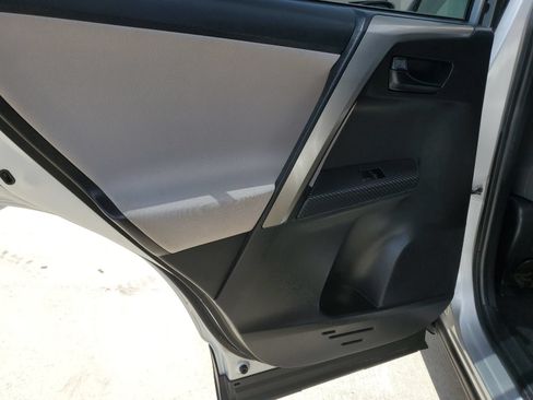 Used 2015 Toyota RAV4 LE FWD image 31