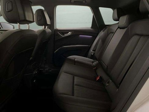 Used 2024 Audi Q4 e-tron Prestige image 19