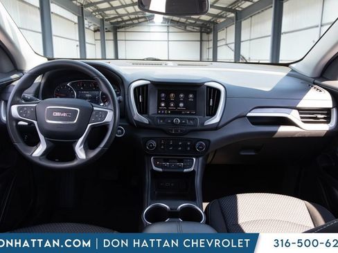 Used 2024 GMC Terrain SLE FWD image 4
