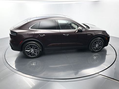 Used 2025 Porsche Macan 4 Electric image 41