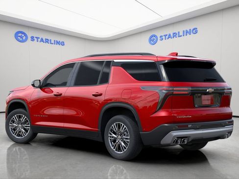 Used 2025 Chevrolet Traverse LT FWD image 3