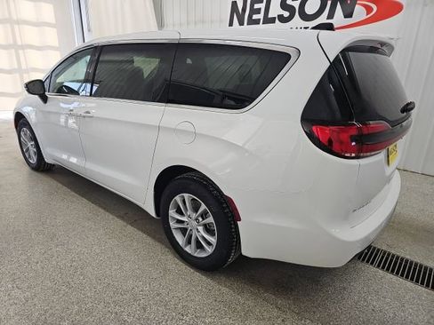 New 2026 Chrysler Pacifica Select image 9