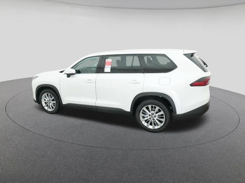 New 2026 Toyota Grand Highlander Platinum image 4