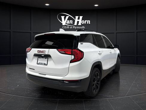 Used 2021 GMC Terrain SLT w/ Infotainment Package II FWD image 3