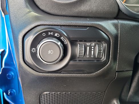 Used 2021 Jeep Wrangler Unlimited Sahara AWD/4WD image 28