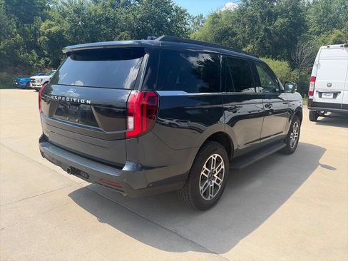 Used 2025 Ford Expedition Active AWD/4WD image 7