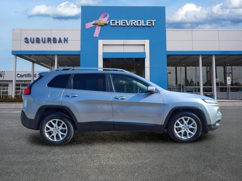 Used 2014 Jeep Cherokee Latitude w/ Comfort/Convenience Group FWD image 4