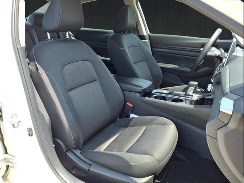 Used 2024 Nissan Altima 2.5 SV FWD image 12
