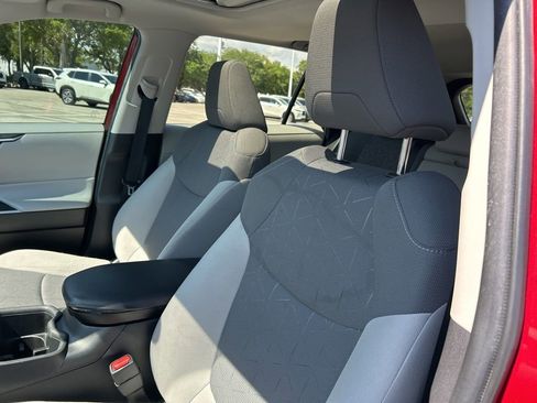 Used 2022 Toyota RAV4 XLE w/ Convenience Package AWD/4WD image 21