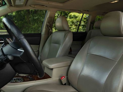 Used 2012 Toyota Highlander Limited FWD image 16