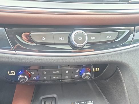 Used 2018 Buick Enclave Avenir w/ Avenir Technology Package AWD/4WD image 24