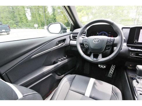 Used 2026 Toyota Camry SE FWD image 6