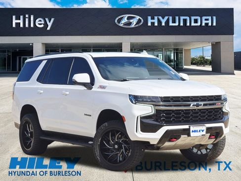 Used 2022 Chevrolet Tahoe Z71 w/ Luxury Package AWD/4WD image 2