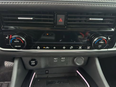 Used 2024 Nissan Rogue SL image 22