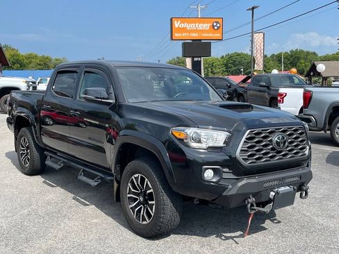 Used 2021 Toyota Tacoma TRD Sport AWD/4WD image 2