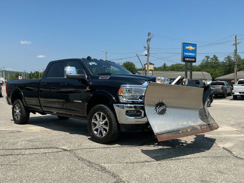 Used 2024 RAM 3500 Limited w/ Towing Technology Group AWD/4WD image 3