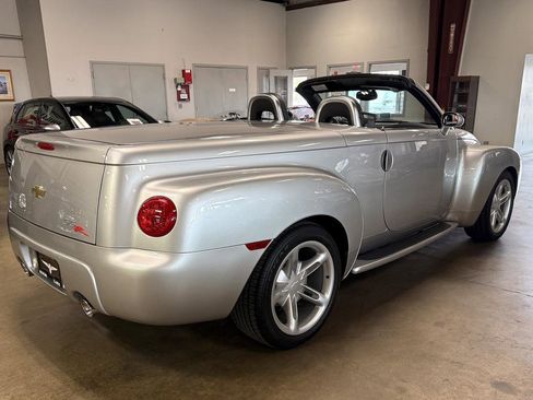 Used 2004 Chevrolet SSR w/ Preferred Equipment Group image 26
