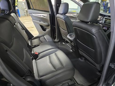 Used 2025 Cadillac XT6 Luxury image 14