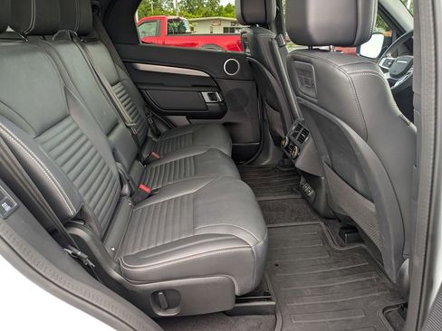 Used 2024 Land Rover Discovery Dynamic SE AWD/4WD image 25