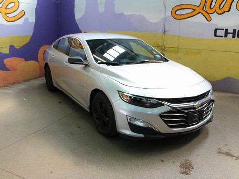 Used 2020 Chevrolet Malibu LS image 2