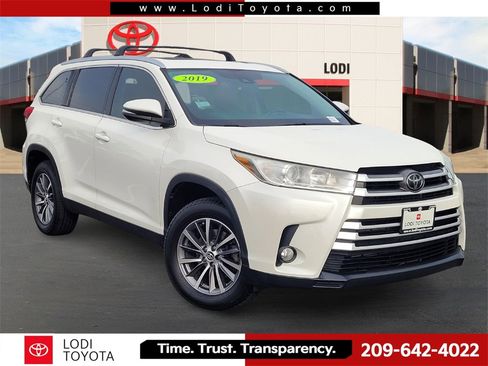 Used 2019 Toyota Highlander XLE image 1