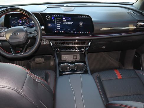 Used 2025 Chevrolet Traverse RS w/ LPO, Floor Liner Package image 11