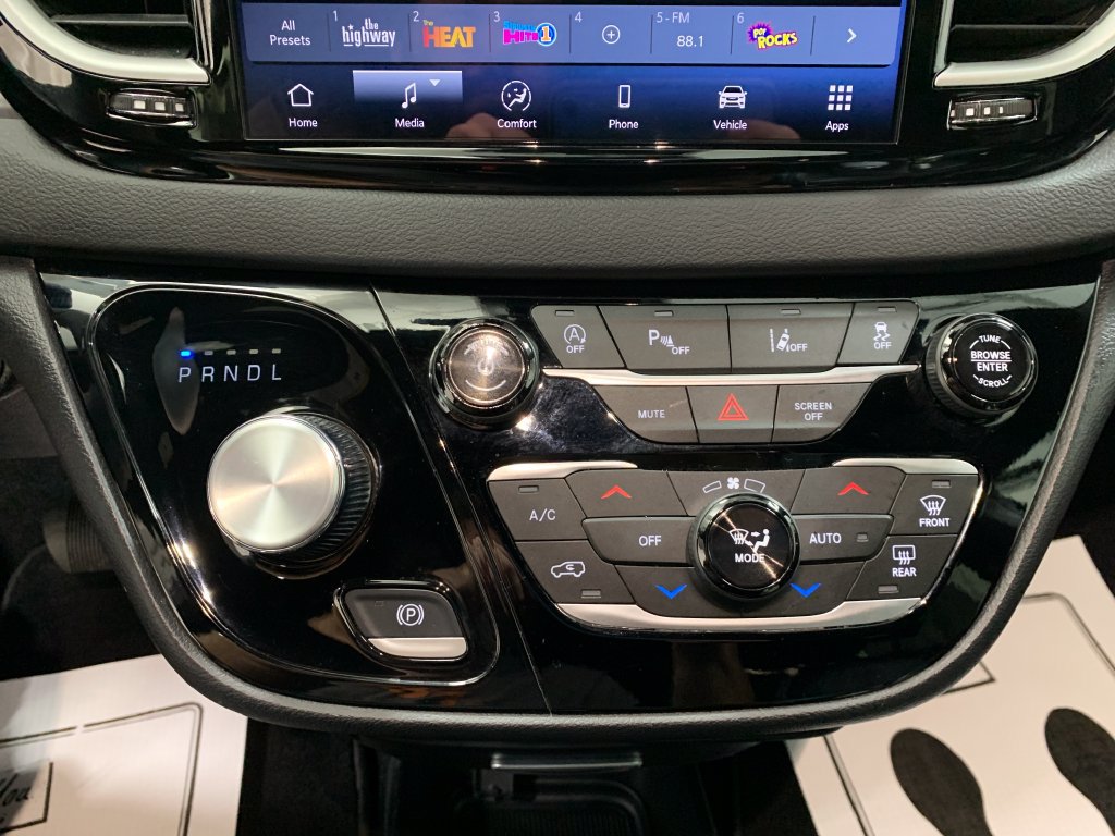 Used 2026 Chrysler Pacifica Select FWD image 28