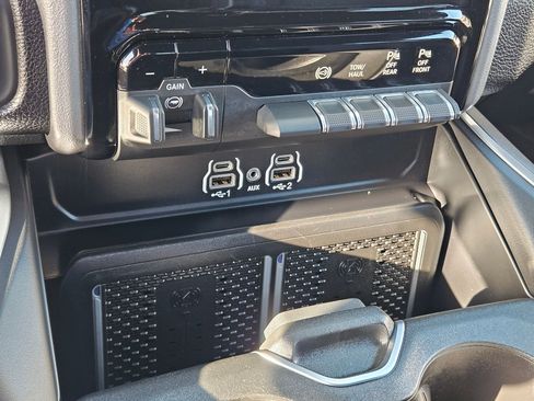 Used 2025 RAM 2500 Laramie AWD/4WD image 27