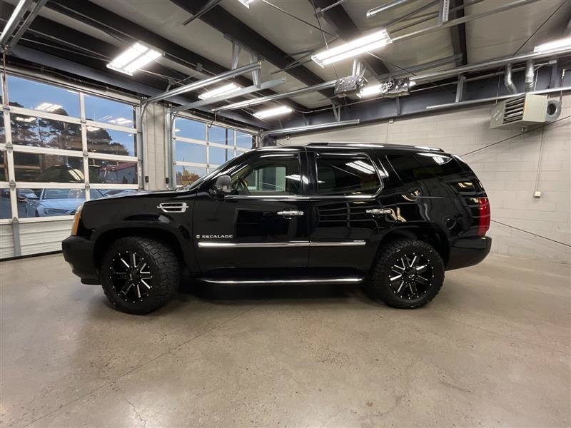 Used 2007 Cadillac Escalade AWD w/ Information Package image 2