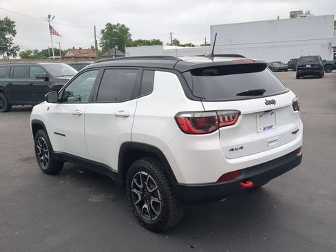 Used 2025 Jeep Compass Trailhawk AWD/4WD image 4