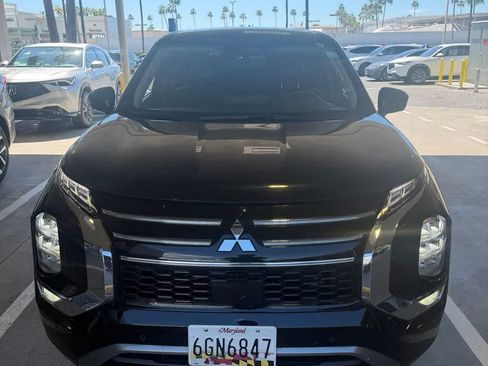 Used 2025 Mitsubishi Outlander SE AWD/4WD image 2