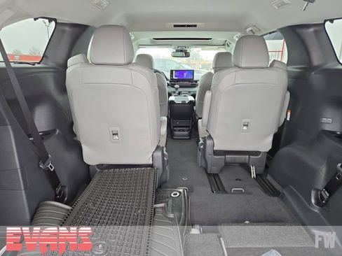 Certified 2026 Toyota Sienna XLE image 33