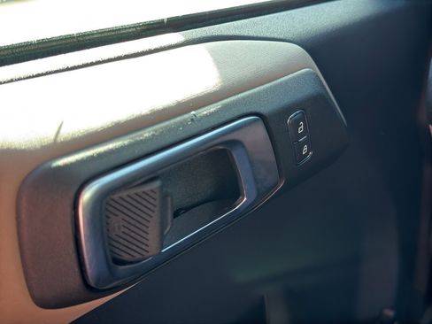 Used 2023 Ford Bronco Wildtrak image 27