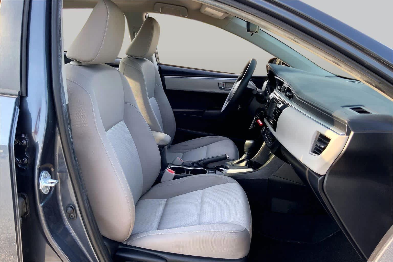 Used 2015 Toyota Corolla LE FWD image 9