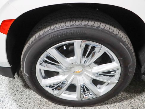 Used 2023 Chevrolet Suburban High Country image 11